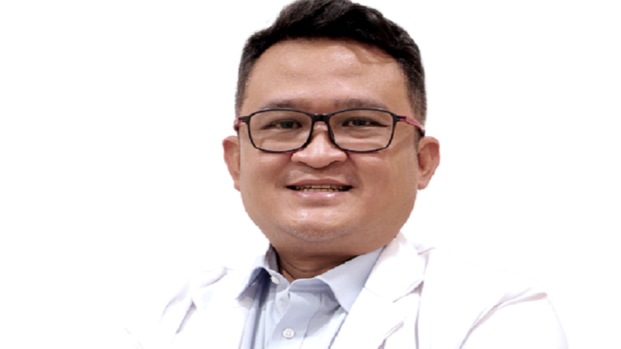 Dokter spesialis penyakit dalam Eka Hospital BSD yakni Dr. Dedy Sudrajat