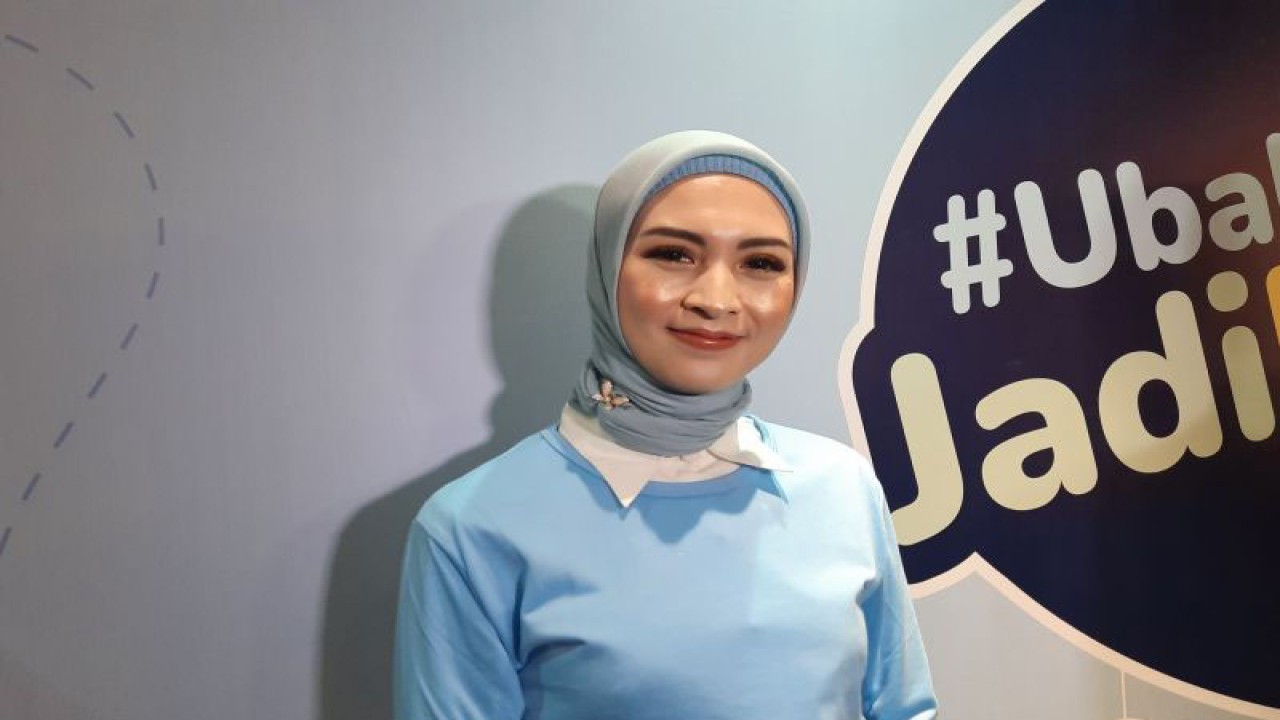 Artis sinetron Donita ingin ajarkan anak berpuasa penuh tahun ini. Hal itu dia sampaikan saat jumpa media di Jakarta pada Selasa (14/3). (ANTARA/Fitra Ashari)