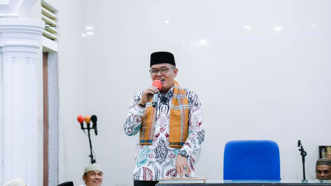 Ketua DPRD Provinsi Sumatera Barat Supardi menjelaskan peran penting masjid bagi generasi muda di Kabupaten Limapuluh Kota, Sumbar, Jumat (24/3/2023) malam. ANTARA/HO-Humas DPRD Sumbar