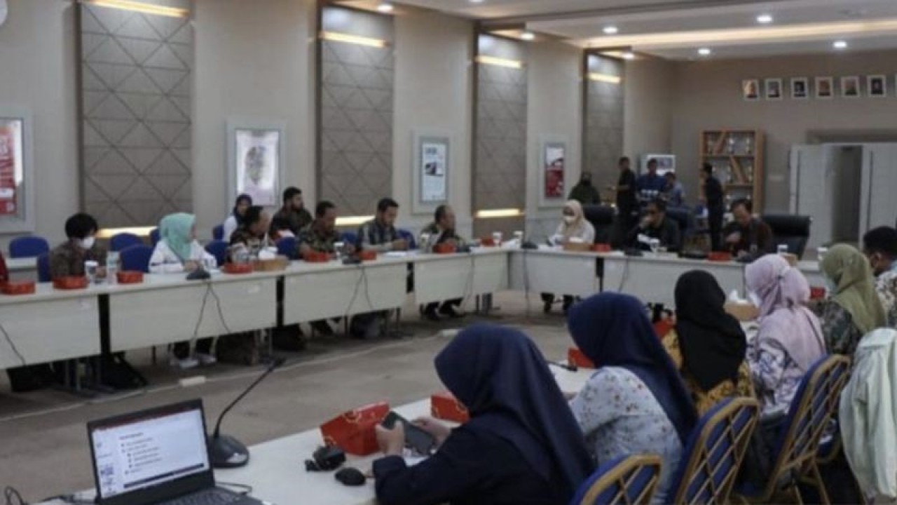 Anggota pansus DPRD Kaltim saat melakukan konsultasi peraturan daerah kepada Badan Pengembangan dan Pembinaan Bahasa, Kementerian Pendidikan, Kebudayaan, Riset dan Teknologi di Jakarta. (ANTARA/HO-Diskominfo Kaltim)