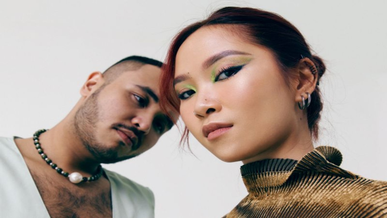 Kara Chenoa dan Monica Karina duet di "Please Don't Find Pleasure". (ANTARA/HO/Warner Music Indonesia)