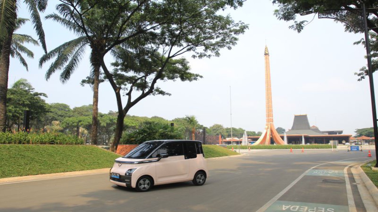 Ilustrasi: mobil listrik Air Ev (ANTARA/Chairul Rohman)