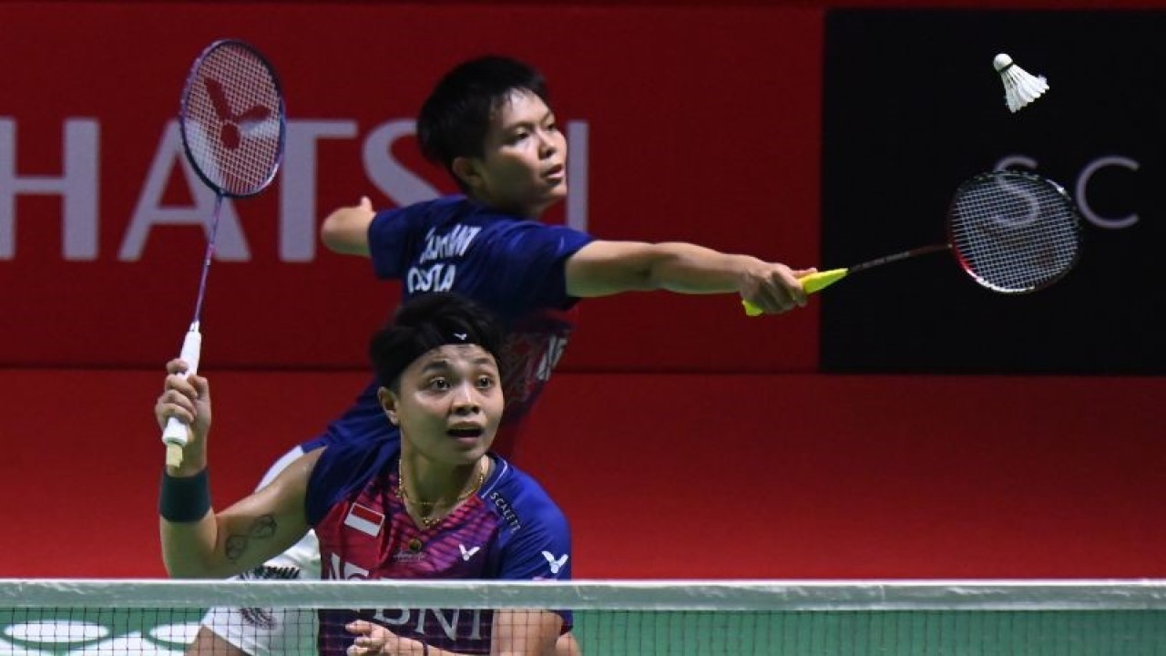 Pebulu tangkis ganda putri Indonesia Apriyani Rahayu (kiri) dan Siti Fadia Silva Ramadhanti (kanan) . ANTARA FOTO/Indrianto Eko Suwarso/YU