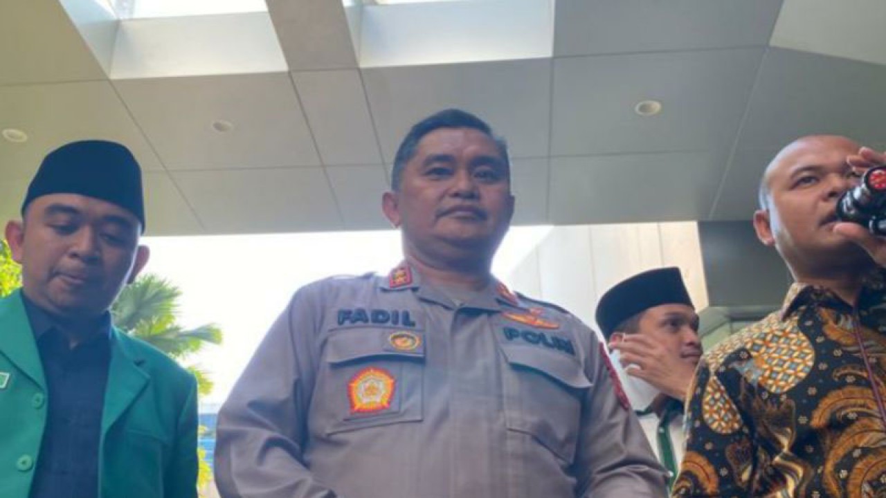 Kapolda Metro Jaya Irjen Pol Muhammad Fadil Imran saat memberikan keterangan kepada wartawan di Rumah Sakit Mayapada, Kuningan, Jakarta, Selasa (7/3/2023). ANTARA/Luthfia Miranda Putri