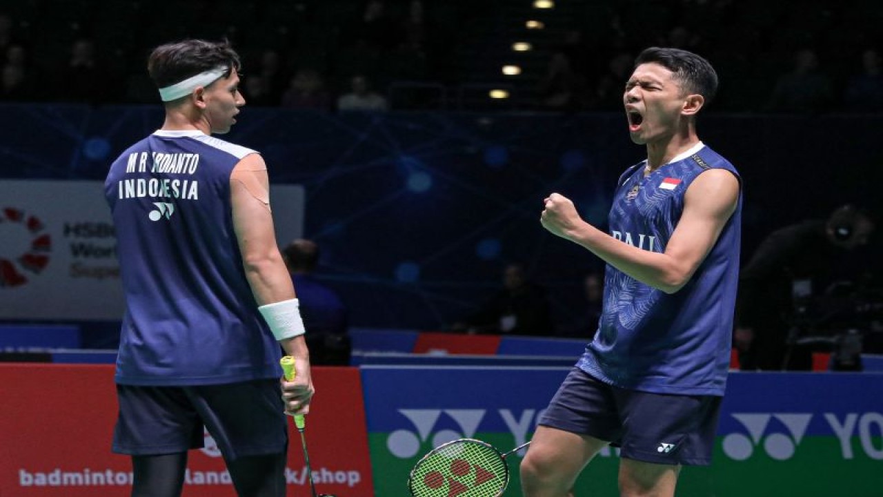 Ganda putra Fajar Alfian/Muhammad Rian Ardianto lolos ke babak kedua All England 2023 setelah mengalahkan pasangan Kang Min Hyuk/Seo Seung Jae (Korea Selatan) di Birmingham, Inggris, Rabu. (ANTARA/HO-PP PBSI)