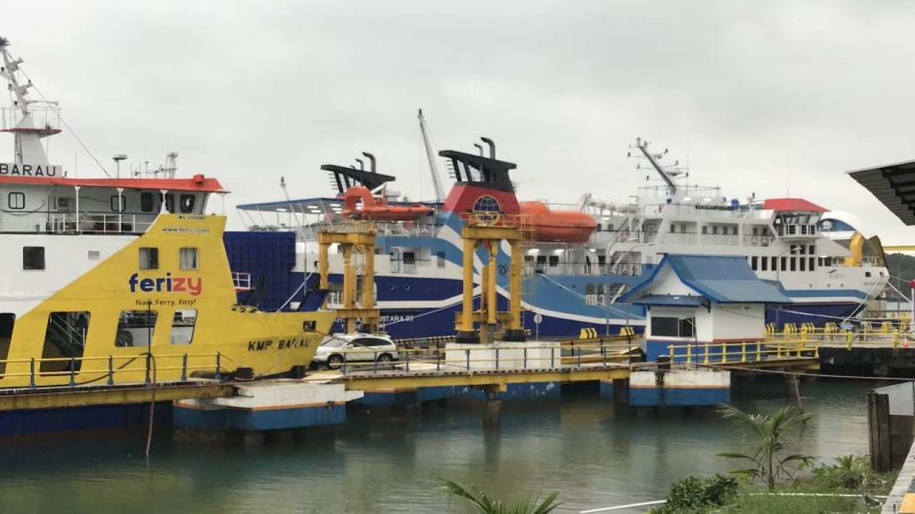 Suasana kapal di Pelabuhan Telaga Punggur Kota Batam , Provinsi Kepri, Senin (20/3/2023)(FOTO ANTARA/Yude)