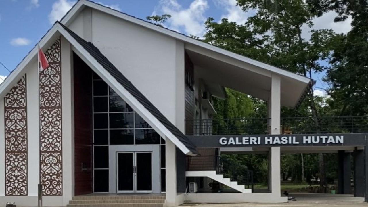Galeri Hasil Hutan Kalimantan Barat (Kalbar) di Kota Pontianak. ANTARA/Uray HR.