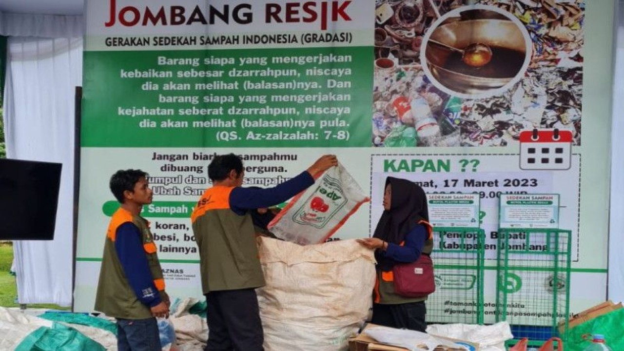 Gerakan Sedekah Sampah Indonesia (GRADASI) di Kabupaten Jombang. ANTARA/Dokumentasi Pribadi.