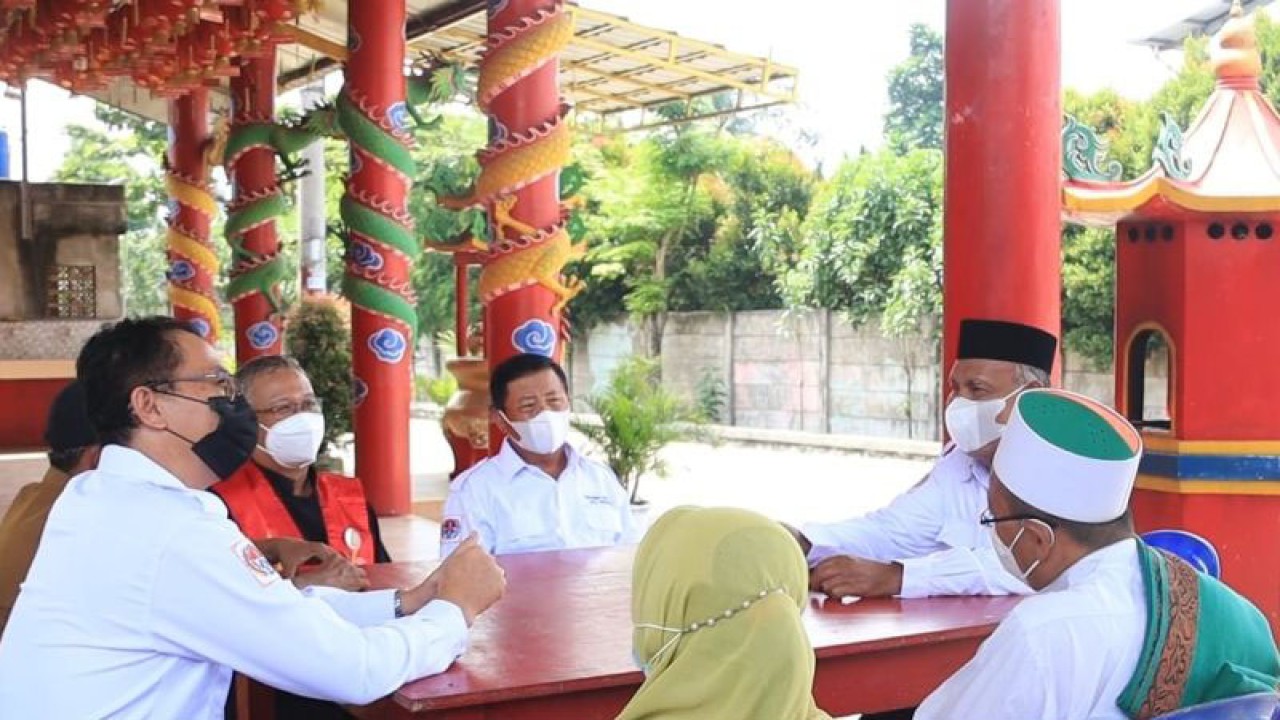 Para tokoh masyarakat di Desa Pabuaran, Kecamatan Gunungsindur, Kabupaten Bogor, Jawa Barat. (ANTARA/HO-Humas Pemkab Bogor)