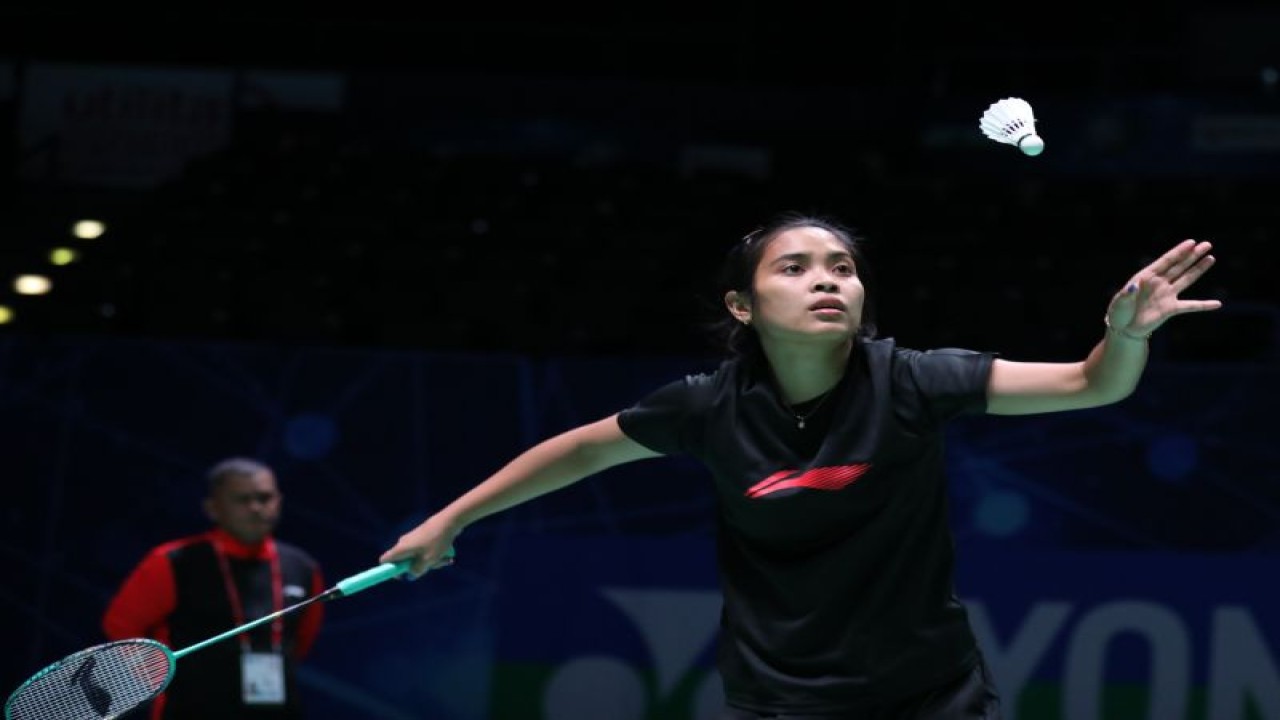 Pebulu tangkis Gregoria Mariska Tunjung saat menjalani sesi uji coba lapangan di Utilita Arena Birmingham jelang turnamen All England 2023, Senin. (ANTARA/HO-PP PBSI)