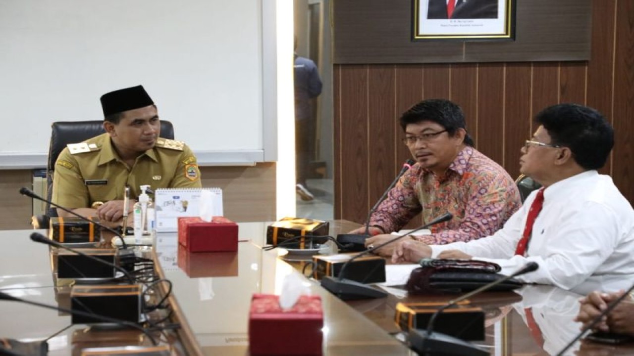 Wakil Gubernur Jawa Tengah Taj Yasin Maimoen saat menerima Advisor Festival Nusantara Bremen 2023 di ruang kerja Wagub Jateng, Semarang, Senin (6/3/2023). ANTARA/HO-Humas Pemprov Jateng