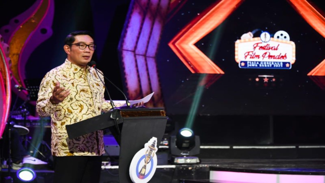 Gubernur Jawa Barat Ridwan Kamil menghadiri Festival Film Pendek Piala Gubernur Jawa Barat di Gedung TVRI Jabar, Kota Bandung, Kamis (30/3/2023). ANTARA/HO-Humas Pemda Jawa Barat