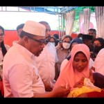 Gubernur Maluku saat menyambangi pasien penderita gizi buruk di SBT, Maluku (Antara/DedyAzis)-1678676837