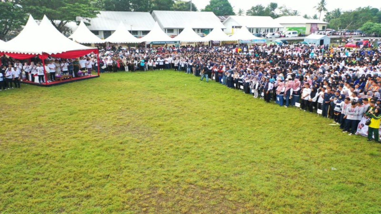 Gubernur Sulsel Andi Sudirman Sulaiman menghadiri kegiatan penyuluhan petani dan kontes kopi di Kabupaten Bone, Sulsel.ANTARA/HO-Humas Pemprov Sulsel.