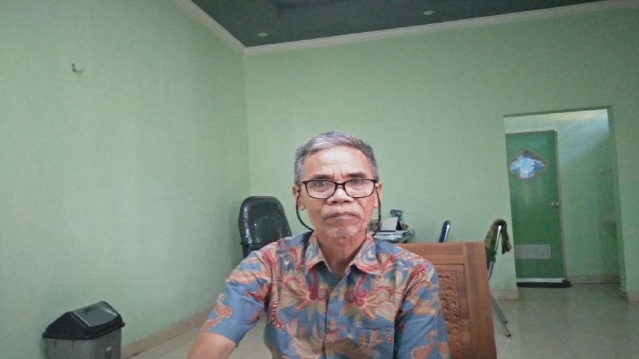 Plt Kepala Dinas Lingkungan Hidup Kabupaten Lombok Tengah, Nusa Tenggara Barat, H Amir Ali (ANTARA/Akhyar)