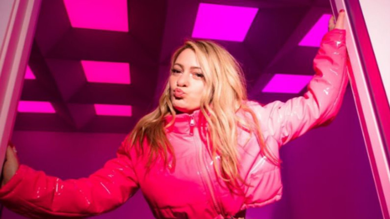 Hannah Colllins bersuara lantang suarakan anti pelecehan seksual lewat single terbarunya "18+"