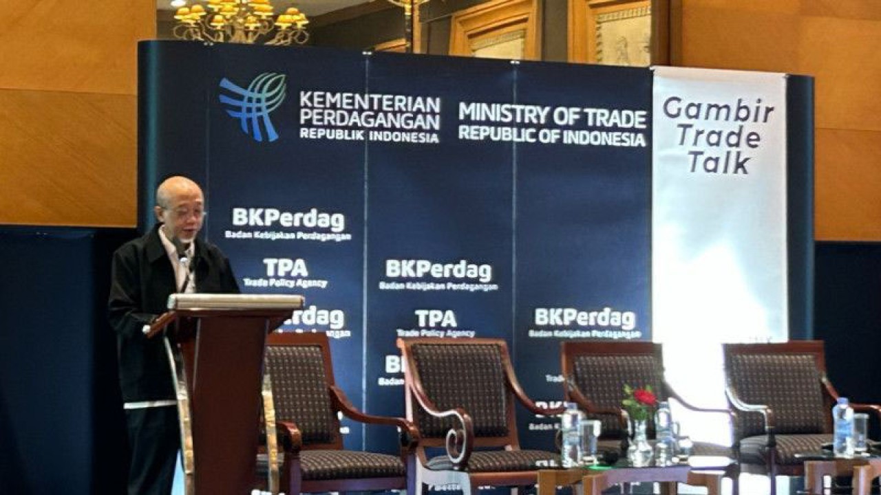 Sekretaris Badan Kebijakan Perdagangan (BKPerdag) Kementerian Perdagangan (Kemendag) Hari Widodo saat membuka "Gambir Trade Talk #9" di Jakarta, Senin (20/3/023). (ANTARA/Maria Cicilia Galuh)