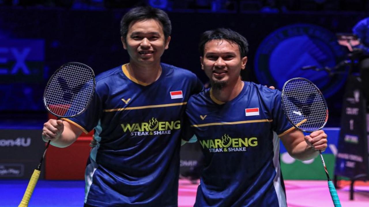 Ganda putra Hendra Setiawan/Mohammad Ahsan melaju ke babak semifinal All England 2023 setelah menyingkirkan pasangan Liu Yu Chen/ou Xuan Yi (China) di Birmingham, Inggris, Jumat. (ANTARA/HO-PP PBSI)