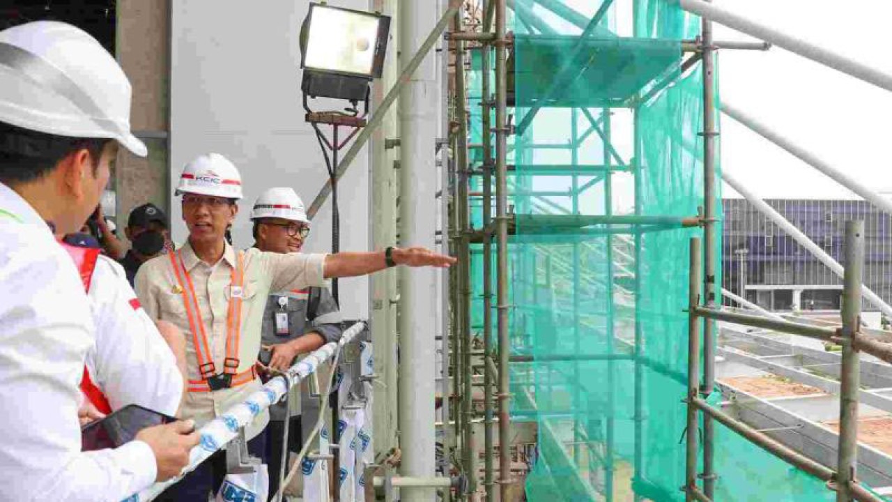 Penjabat (Pj) Gubernur DKI Jakarta Heru Budi Hartono minta Pemkot Jaktim gencar sosialisasikan pembangunan LRT Halim. (ANTARA/HO/Pemprov DKI)
