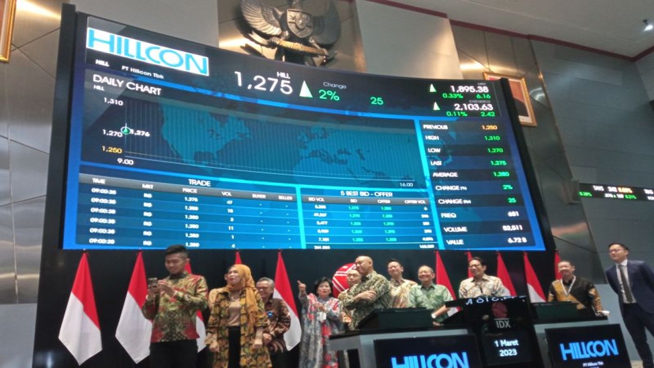 PT Hillcon Tbk (kode saham HILL) resmi mencatatkan saham perdana (IPO) di Bursa Efek Indonesia (BEI), Jakarta, Rabu (1/3/2023). ANTARA/Muhammad Heriyanto