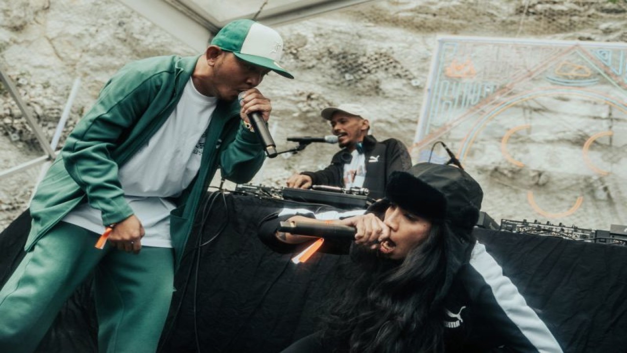 Duo musisi hip-hop Tuan Tigabelas dan Yacko tampil di festival South By Southwest (SXSW) 2023 di Austin, Texas, Amerika Serikat. (ANTARA/HO/Deanie Chen)