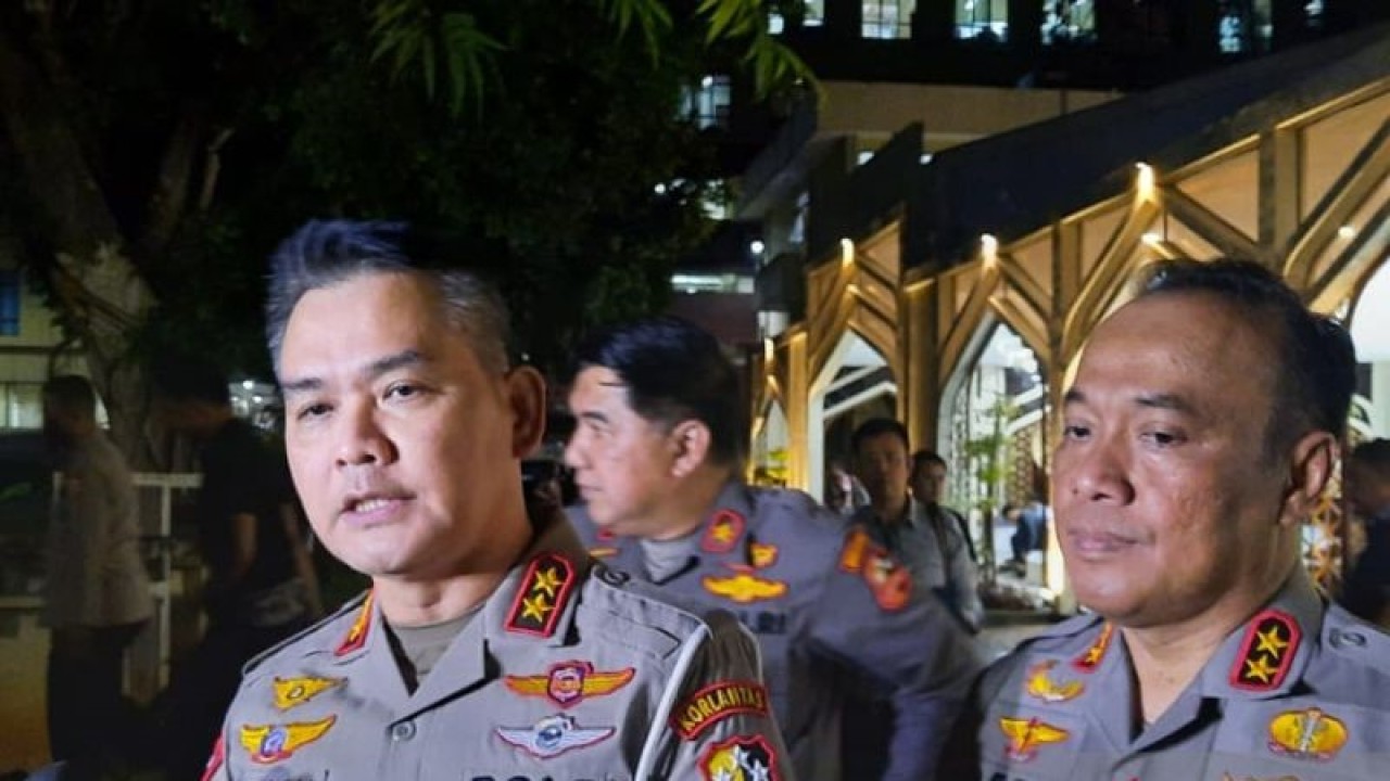 Kepala Korps Lalu Lintas (Korlantas) Polri Irjen Pol. Firman Shantyabudi memberikan kepada pers di Mabes Polri, Jakarta, Kamis (2/3/2023). ANTARA/Laily Rahmawaty