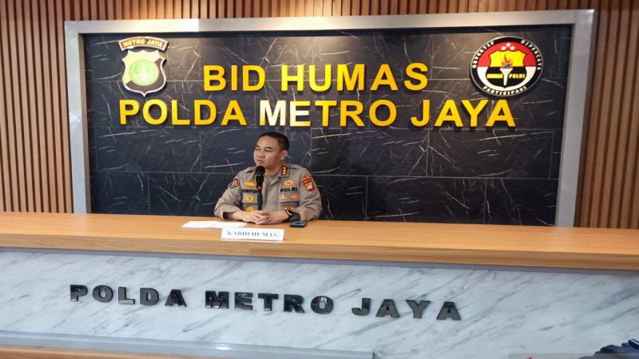 Kabid Humas Polda Metro Jaya, Kombes Pol Trunoyudo Wisnu Andiko saat konferensi pers di Jakarta, Rabu (1/3/2023). (ANTARA/Ilham Kausar)