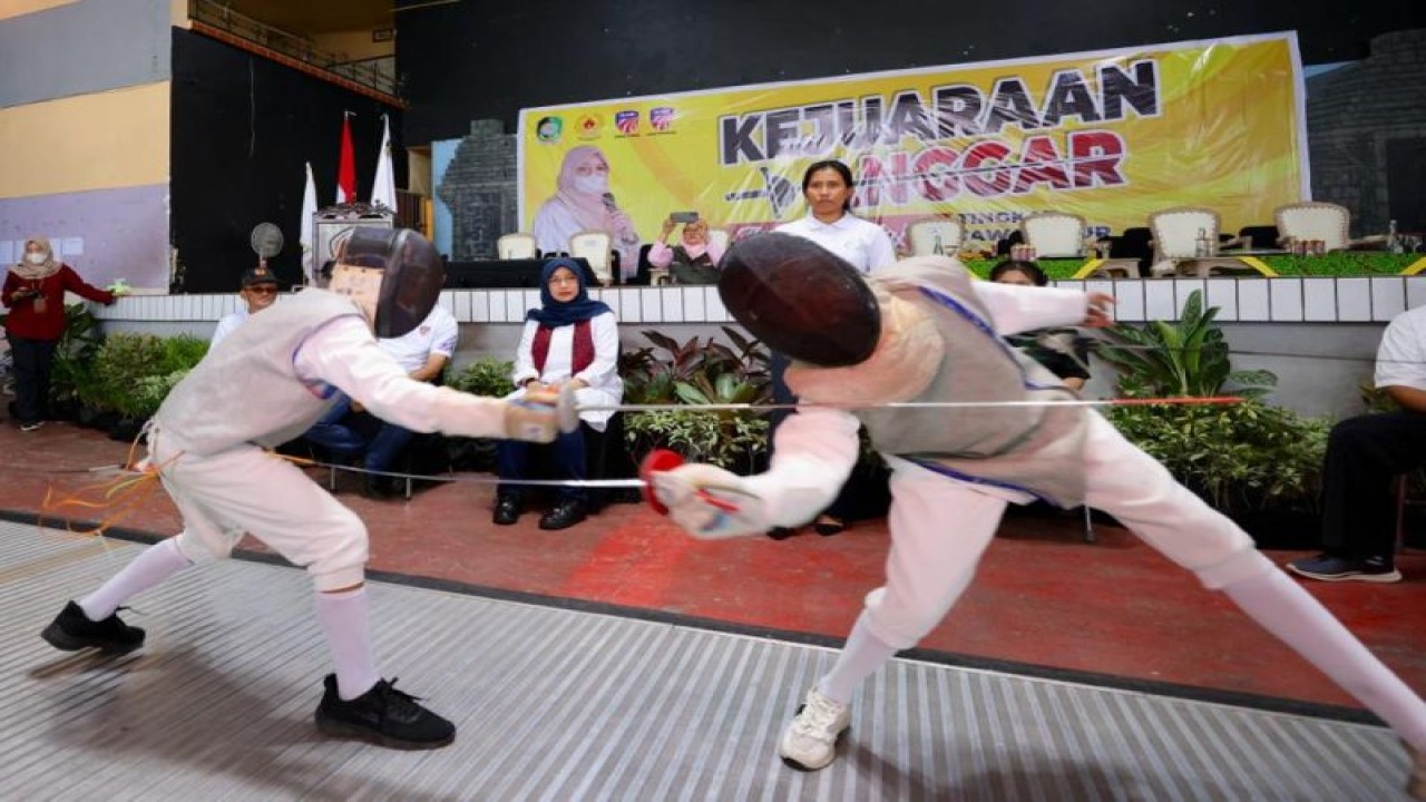 Bupati Banyuwangi Ipuk Fiestiandani di lokasi Kejuaraan Provinsi Jatim Anggar di Gedung Serbaguna Universitas Banyuwangi. Sabtu (18/3/2023) ANTARA/HO-Humas Pemkab Banyuwangi