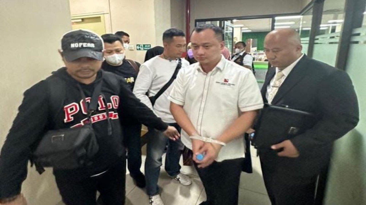 Ilsutrasi. Mantan Direktur Utama PT CLM Helmut Hermawan saat diamankan polisi. ANTARA/HO/