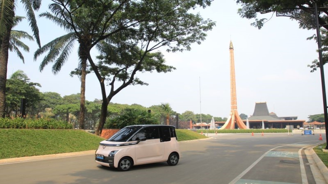 Ilustrasi: mobil listrik Air Ev (ANTARA/Chairul Rohman)
