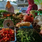 Ilustrasi sejumlah komoditas pangan di salah satu pasar di Kota Pekanbaru. (Arsip Antaranews)-1680182018