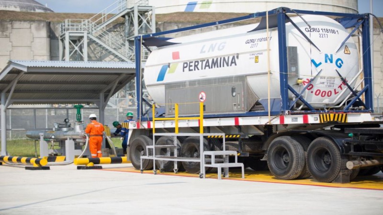 Ilustrasi - Truk pengangkut gas alam cair (LNG). ANTARA/HO-PT Pertagas Niaga