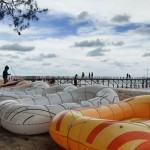 Ilustrasi. Warga bermain di pantai. (ANTARA/Rendhik Andika)-1679909177