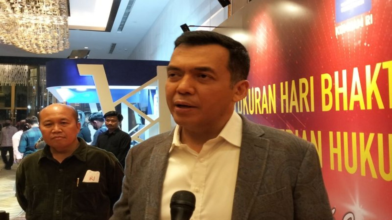 Direktur Jenderal Imigrasi Kemenkumham Silmy Karim memberikan penjelasan kepada wartawan di Jakarta, Kamis (26/1/2023). ANTARA/Muhammad Zulfikar.