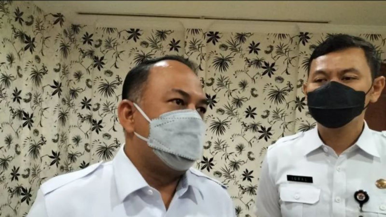 Asisten Ekonomi Pembangunan Kota Jakarta Barat, Imron, saat ditemui di kantor Wali Kota Jakarta Barat, (8/6/2022). ANTARA/Walda