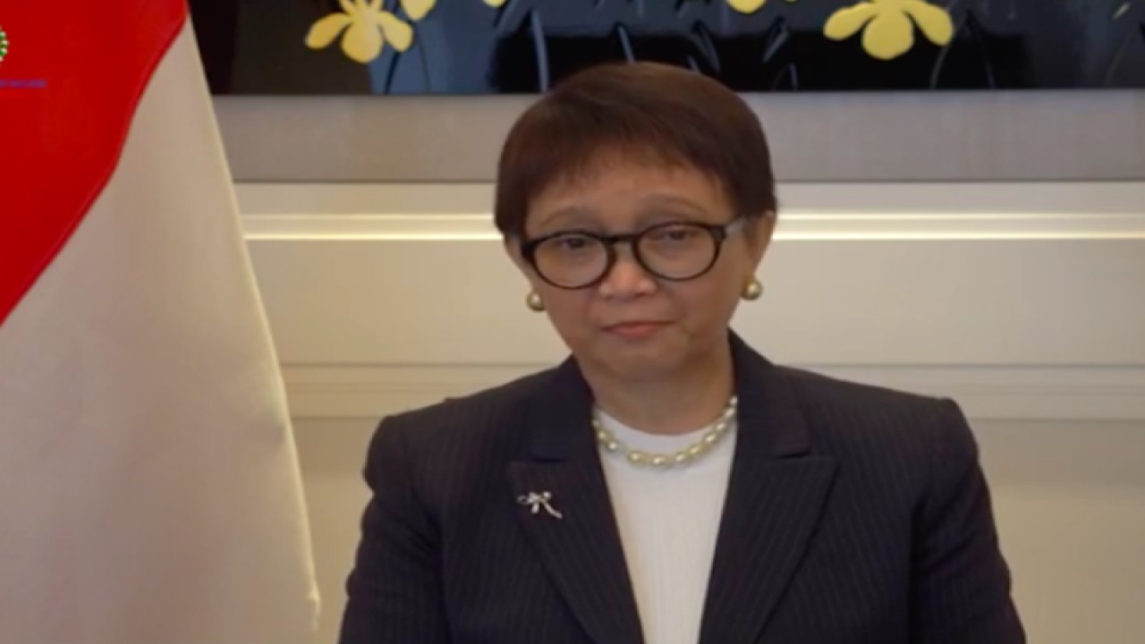 Tangkapan layar Menlu RI Retno Marsudi menyampaikan keterangan pers secara daring dari Tokyo, Senin (6/3/2023), mengenai Dialog Strategis ke-8 Indonesia-Jepang. (ANTARA/Yashinta Difa)