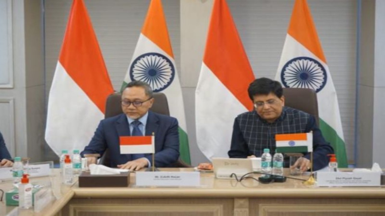 Menteri Menteri Perdagangan (Mendag) Zulkifli Hasan (kiri) bertemu Menteri Perdagangan dan Industri India Piyush Goyal (kanan) di New Delhi, India pada Selasa (14/3/2023). ANTARA/HO-Kementerian Perdagangan.