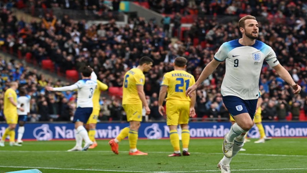 Selebrasi Harry Kane setelah mencetak gol pertama timnas Inggris dalam pertandingan Grup C kualifikasi Piala Eropa 2024 melawan Ukraina di Wembley Stadium pada 26 Maret 2023. ANTARA/AFP/GLYN KIRK