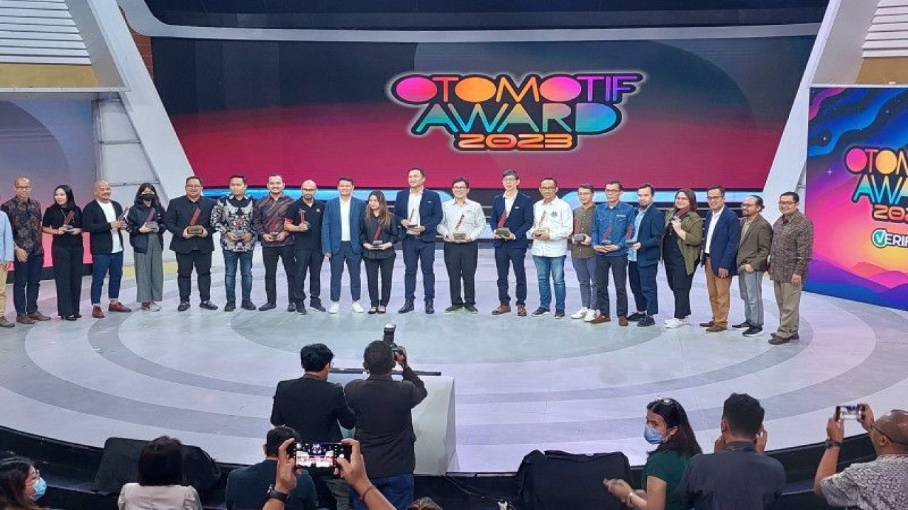 Suasana acara OTOMOTIF Award 2023 yang diselenggarakan di Jakarta, Senin (27/3/2023). (ANTARA/Adimas Raditya)