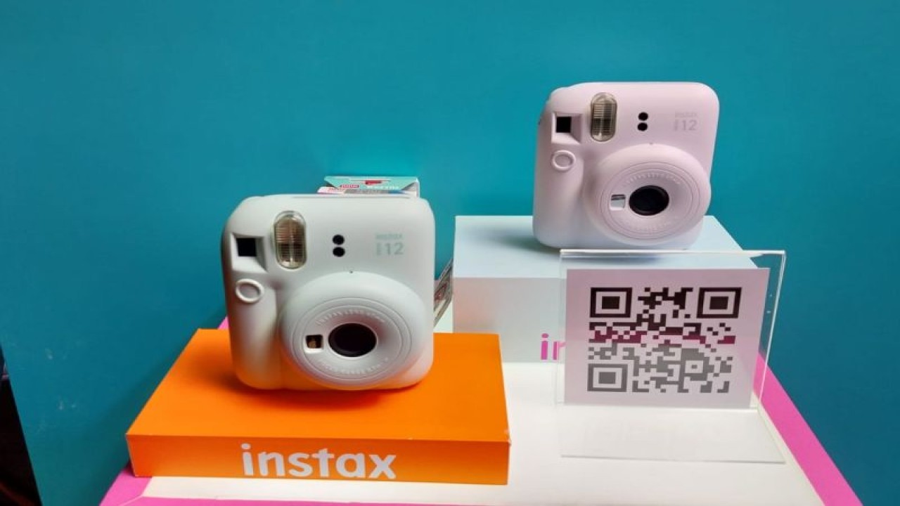 Kamera Fujifilm Instax Mini 12. (ANTARA/HO)