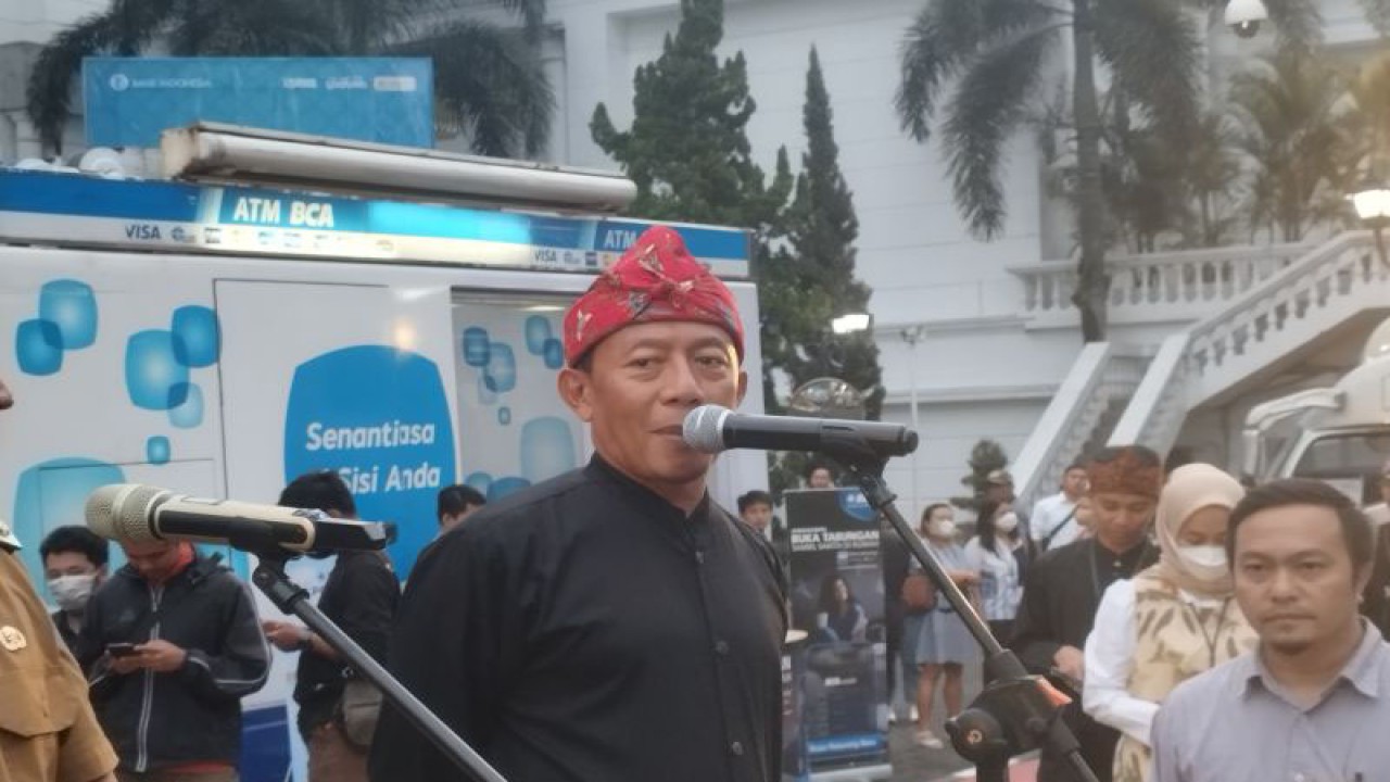Kepala OJK Regional 2 Jawa Barat (Jabar) Indarto Budiwitono. ANTARA/Bagus Ahmad Rizaldi
