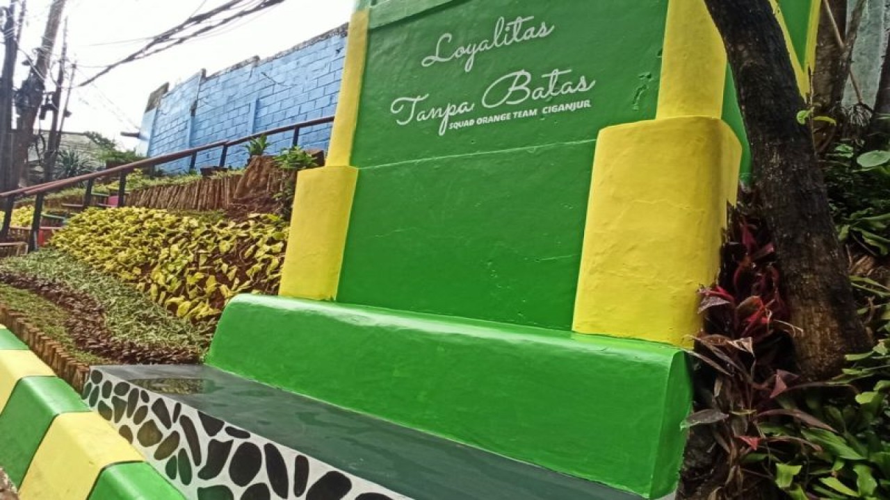 Kelurahan Ciganjur membangun titik nol di Jalan RM Kahfi RT 01/RW 02, atau yang lebih dikenal dengan Turunan Herman Susilo untuk penataan kawasan di wilayah Jagakarsa, Jakarta Selatan, Rabu (15/3/2023). ANTARA/HO-Kominfotik Jakarta Selatan