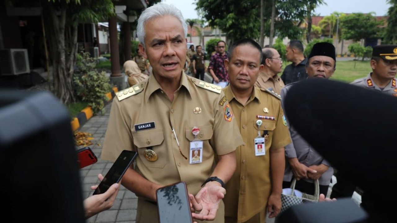 Gubernur Jawa Tengah (Jateng) Ganjar Pranowo mengatakan perbaikan Jalan Daendels di wilayah Kebumen atau Pantai Selatan (Pansela) akan segera dimulai pada tahun ini. (Istimewa/Pengprov Jateng)