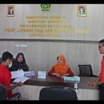 Jamaah calon haji di Boyolali melengkapi dokumen perjalanan haji-1680084577
