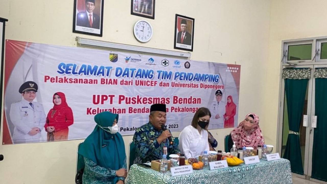 Wakil Wali Kota Pekalongan, Jateng, Salahudin sedang memberikan pengarahan pada peserta terhadap pentingnya memberikan imunisasi pada anak, Rabu (8/3/2023). (FOTO ANTARA/HO-Humas Pemkot Kota Pekalongan)