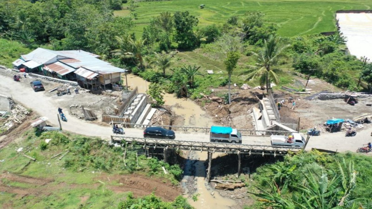 Kondisi Jembatan Palattae di Kabupaten Bone yang terus fokus dirampungkan Dinas PUTR Sulsel.ANTARA/HO-Humas Pemprov Sulsel