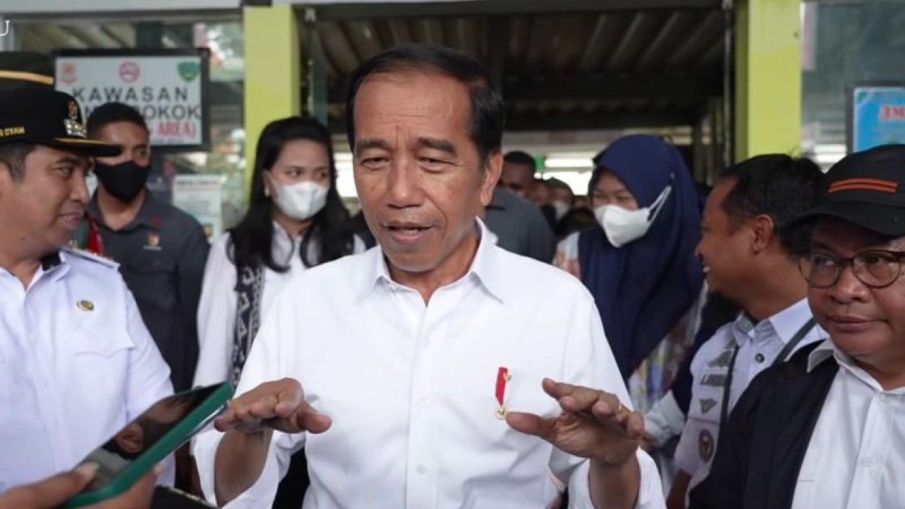 Tangkapan layar Youtube Sekretariat Presiden - Presiden Joko Widodo memberikan keterangan pers usai meninjau Pasar Tramo di Maros, Sulawesi Selatan, Rabu (29/3/2023). ANTARA/Rangga Pandu Asmara Jingga