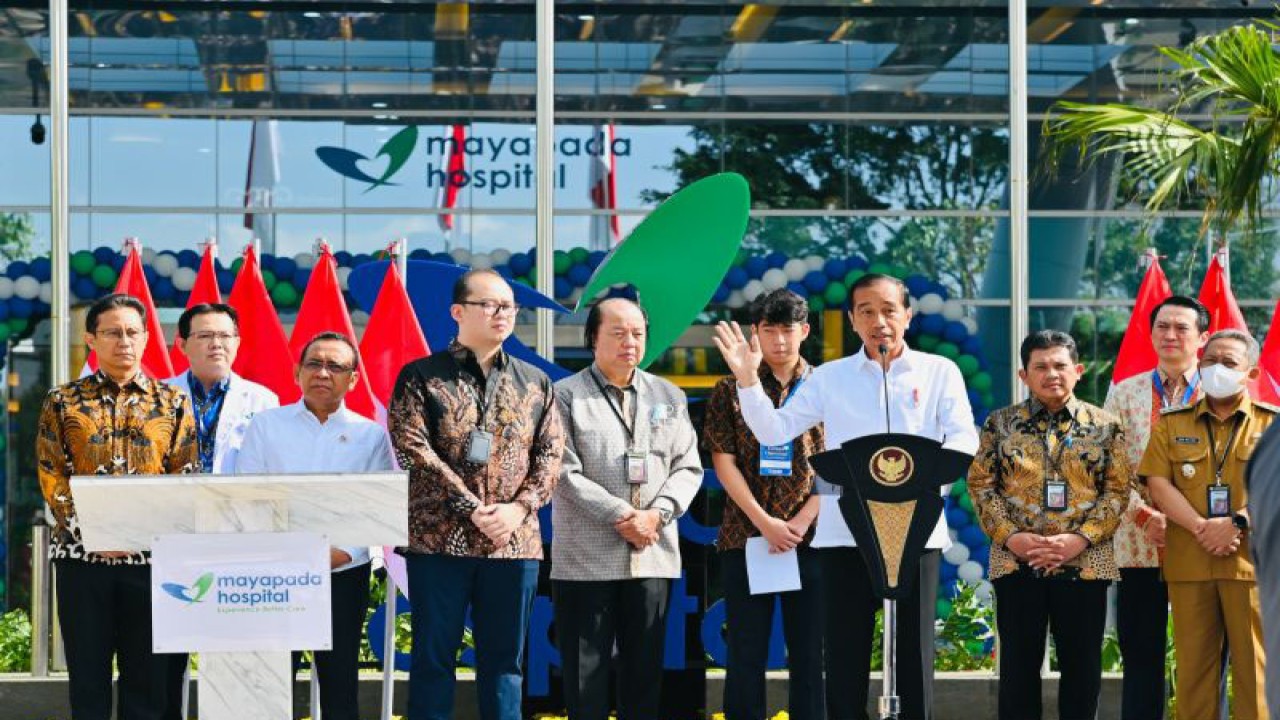 Presiden Joko Widodo memberikan sambutan saat peresmian Mayapada Hospital Bandung, Jawa Barat, pada Senin (6/3/2023). (ANTARA/HO-Biro Pers Sekretariat Presiden/Laily Rachev)