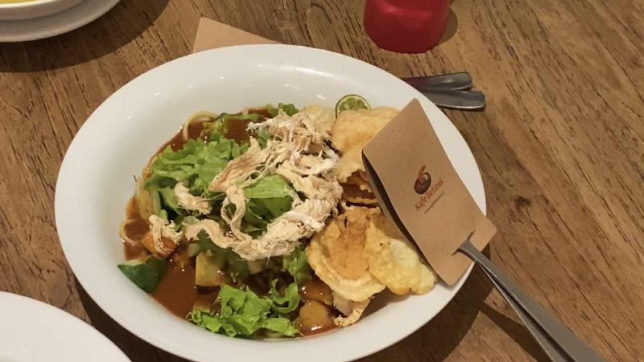Asinan Juhi salah satu menu andalan dari Kafe Betawi yang sudah jarang dijumpai di Jakarta, (ANTARA/Ilham Kausar)