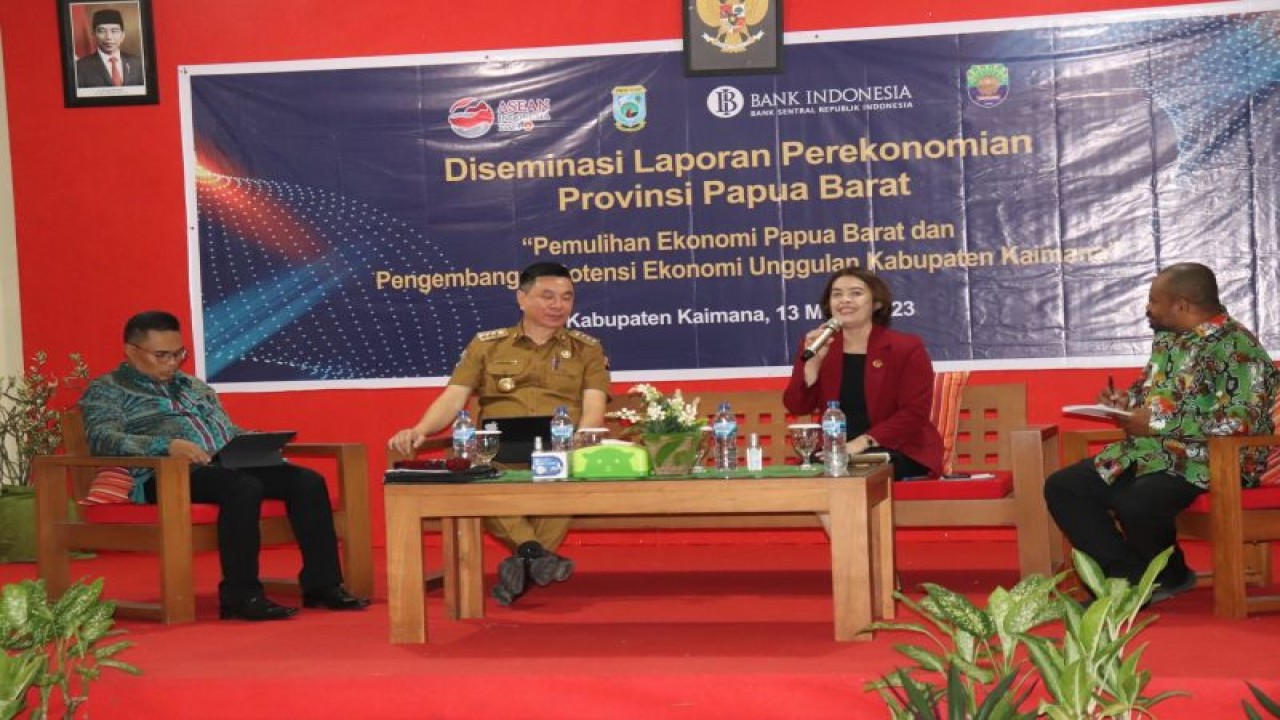 Bupati Kaimana Freddy Thie menghadiri kegiatan diskusi Diseminasi Laporan Perekonomian Provinsi Papua Barat bertempat di Hotel Grand Papua Kaimana. (ANTARA/HO-Tim Media Bupati Kaimana)